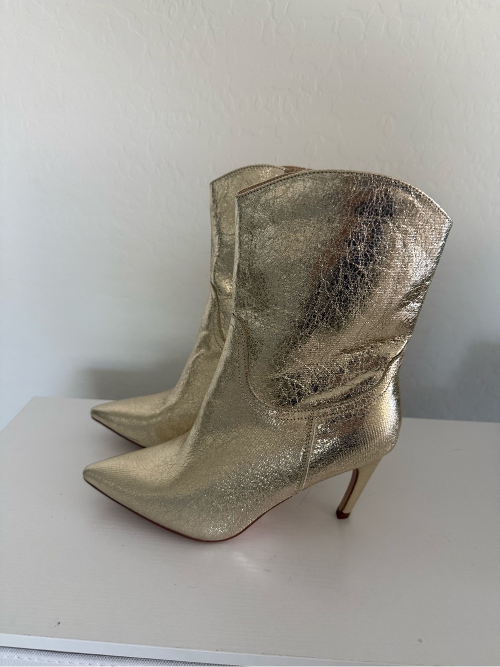 Chase + Chloe Gold Metallic Pointed-Toe Ankle Boots – Size 9